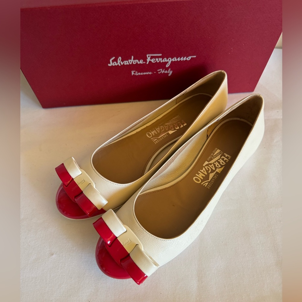 SALVATORE FERRAGAMO ELEA Ivory/Red Leather Ballet Flats 6.5 Mint